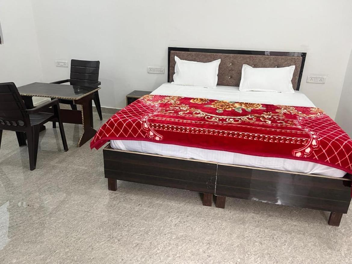 Indiana Home Stay Кхаджурахо Экстерьер фото